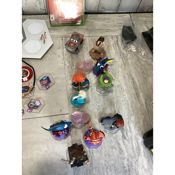 Amazon.com: Disney INFINITY: Toy Box Bundle Pack (2.0  Disney Infinity 2.0 And 3.0 Xbox 360 Lot Of 18 Figures W/ Portal & Games